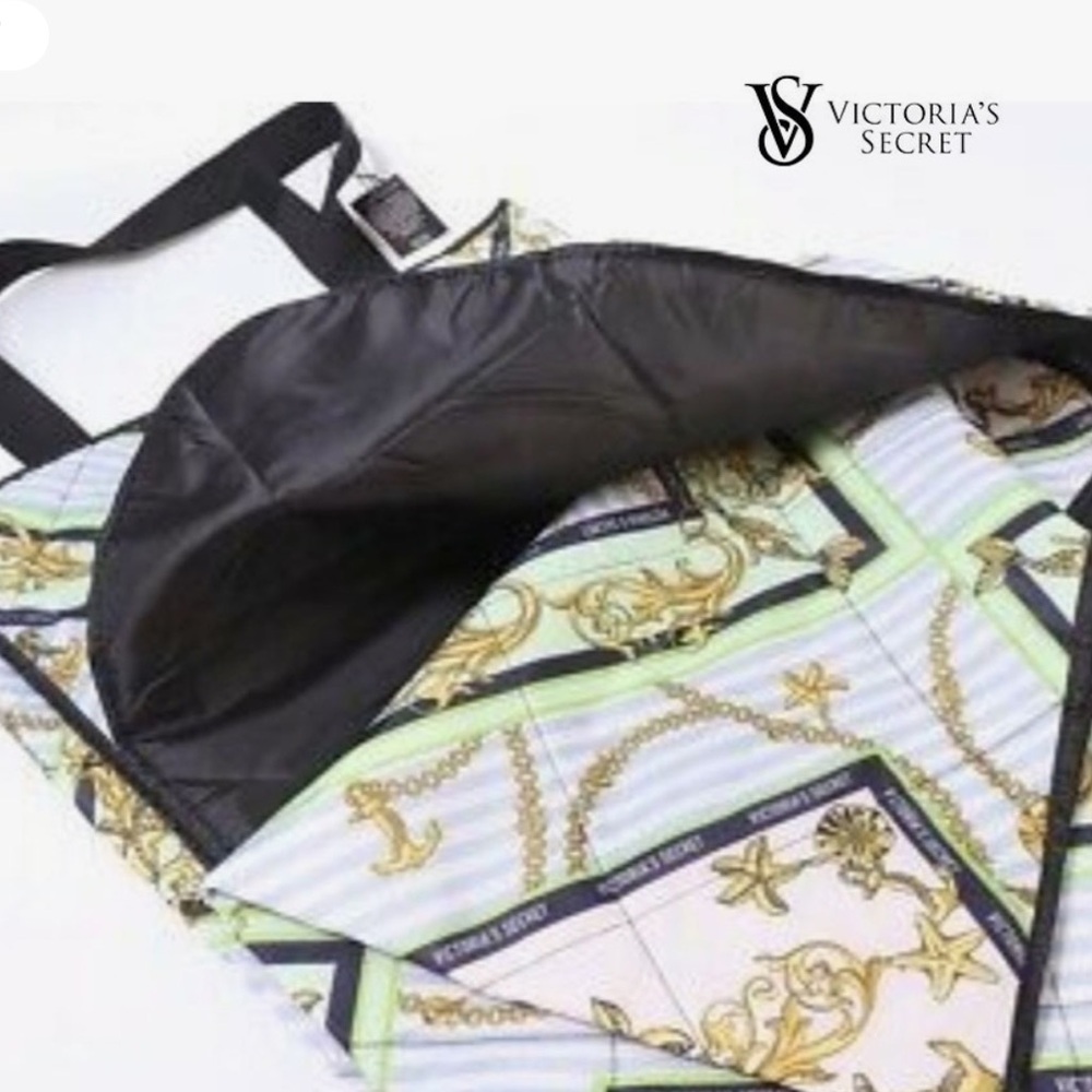Victoria's Secret Limited Edition Fold-and-Packable Outdoor Blanket - Picture 6 of 16